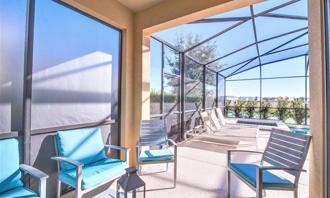 Loughman Maison | ♥Large private pool/spa overlooking lake♥