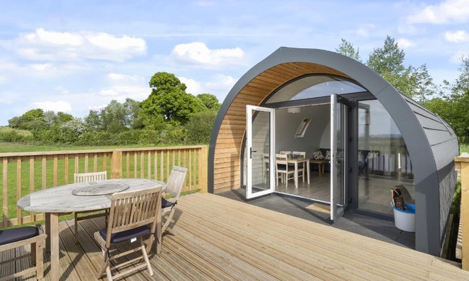 Hertford Chalet De Ski | Finest Retreats - The Highland Camping Pod