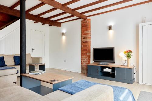 Dalbury Lees Maison | Finest Retreats - The Pig Barn