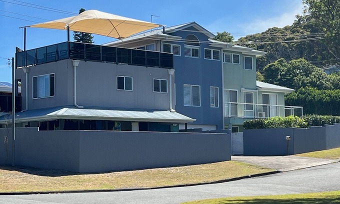Fingal Bay Maison | Fingal Dawn - family friendly home, just 5 min walk from the beach!