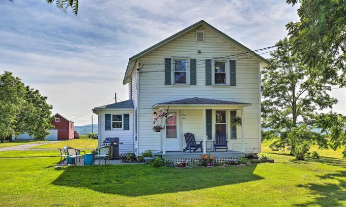 Hector Maison | Finger Lakes Farm Retreat Walk to Wineries!