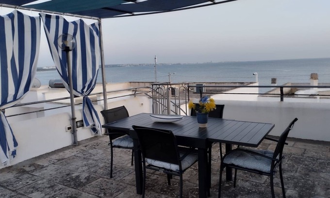 Lido Conchiglie Maison | FINISHED APARTMENT WITH SEA VIEW TERRACE