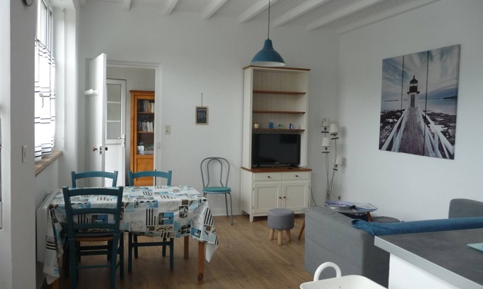 Ploneour-Lanvern Appartement | Appartement lumineux avec terrasse dans une ancienne école