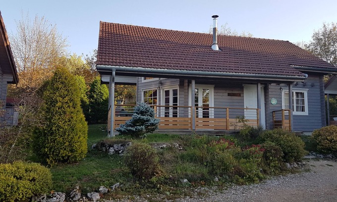 Chaux-des-Crotenay Chalet De Ski | .chalet finlandais avec sauna entrée parc naturel du haut jura, pleine campagne