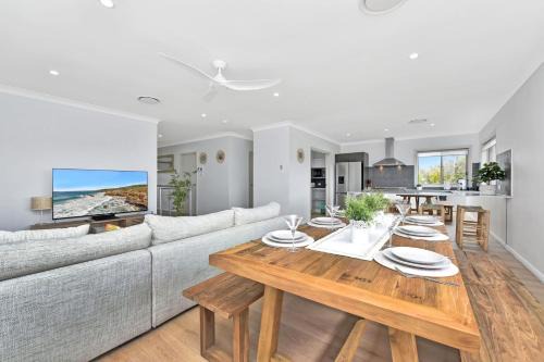 Caves Beach Maison | Finns at Caves Beach Resort