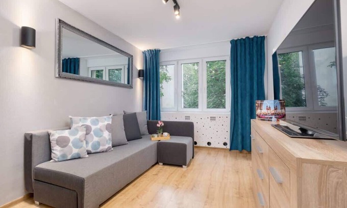 Pradnik Czerwony Appartement | Fiołkowa 19 | Stylish Apartment near Tauron Arena