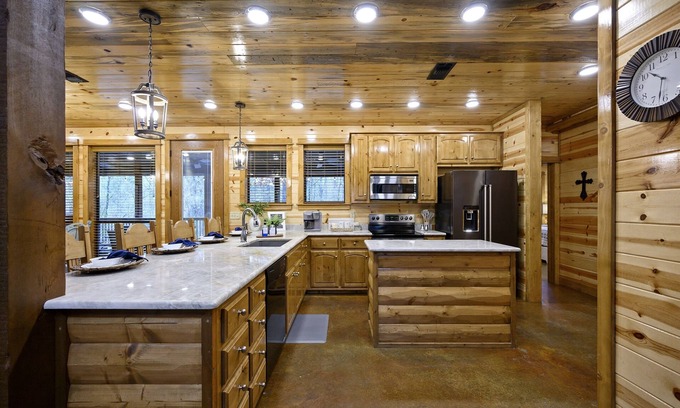 Hochatown Cabine | Fire Dancer - 1.58 acres, sleeps 12