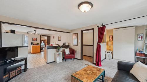 Lake City Appartement | Fire Lily Apartment - 3 Blocks from Lake Pepin