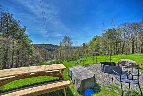 Milford Appartement | Fire Pit and Gas Grill Secluded Studio in Milford!