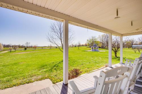 Warrensburg Maison | Fire Pit and Gazebo Rural Warrensburg Getaway!