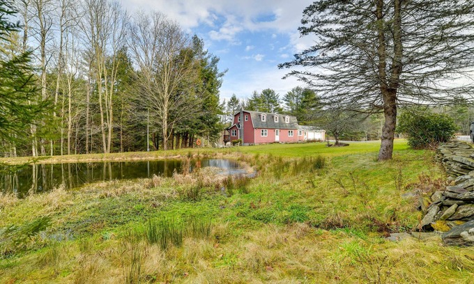 Walton Maison | Fire Pit & On-Site Pond: Wooded Walton Home!