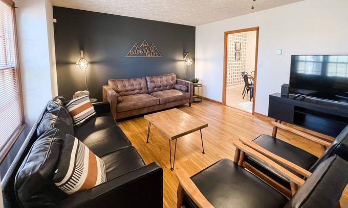 Bluewell Maison | Fire Pit 🔹Private Bedrooms 🔹5 miles to Trail 🔹Garage