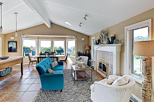 Oceanside Maison | Firepit Lagoon