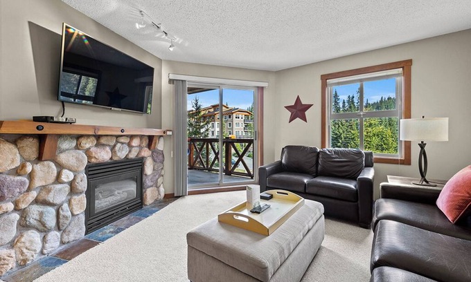 Sun Peaks Copropriété | Fireside 321: Delightful 1BDRM Condo, Central Village, w/shared Hot Tub