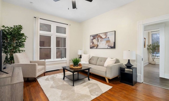 Victorian Village Appartement | First Floor Apt | Newly Remodeled | Steps from OSU