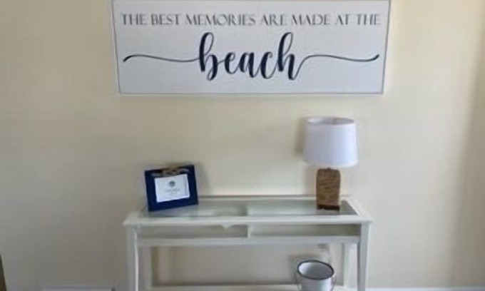 South End Copropriété | First floor three bedroom, two full bath unit two blocks from the beach