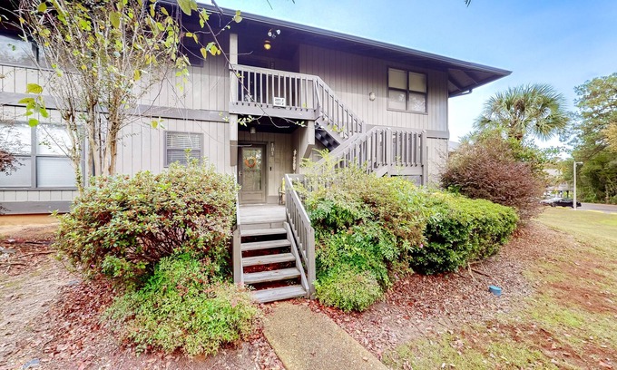 Diamondhead Copropriété | First-floor updated condo with pool, tennis court, balcony, & AC - dog-friendly