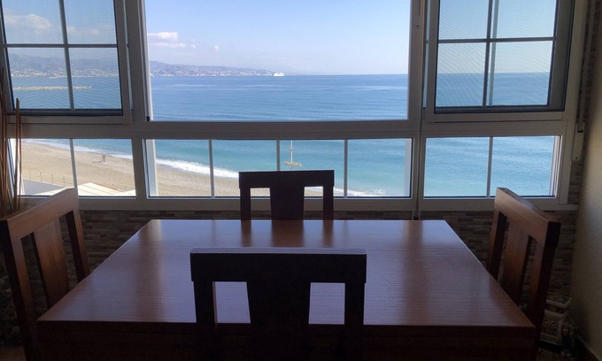 Carretera de Cadiz Appartement | First line of the beach Malaga capital