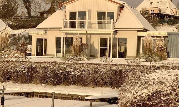 Bad Kleinen Maison | Fischerhus with boat, sauna and fireplace directly on the lake