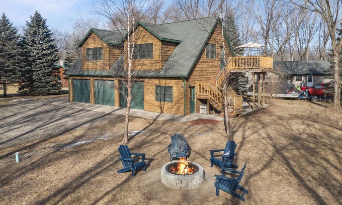 Markesan Maison | Reel All Day, Relax All Night Near Big Green