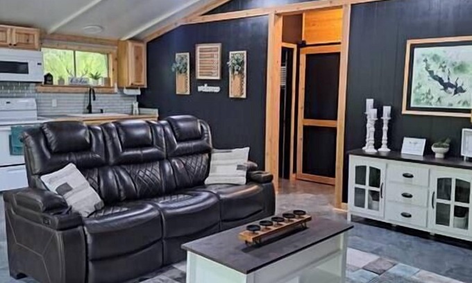 Jefferson Maison | Fish Cabin at the Pines