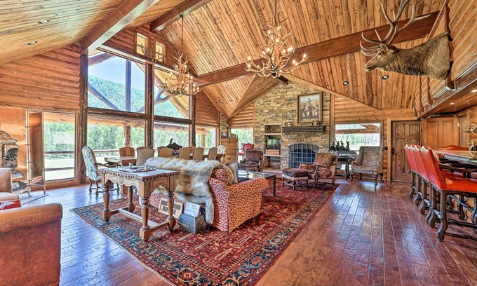 Dolores Cabine | ‘Fish Creek Ranch’ in Dolores: Hot Tub & Game Room
