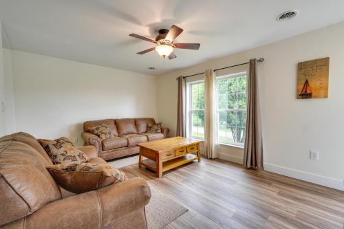 Dewart Maison | Fish, Hunt and Hike Pet-Friendly Home in Allenwood