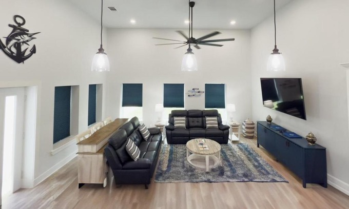 Port O Connor Maison | Fish Stories 5 Bed 3 Bath With Pool and Playscape