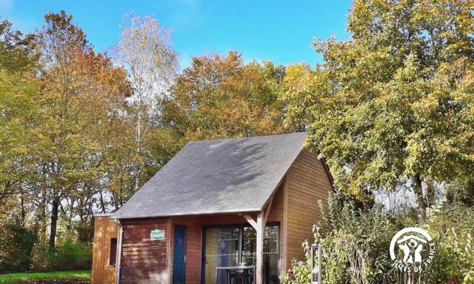 Villiers-Charlemagne Cottage | Chalet de pêche 4-6 pers avec ponton privatif, cadre verdoyant et proche commerces