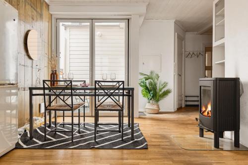 Sentrum Appartement | Fit For Two Families! 8 Bedrooms! 2 Bathrooms!
