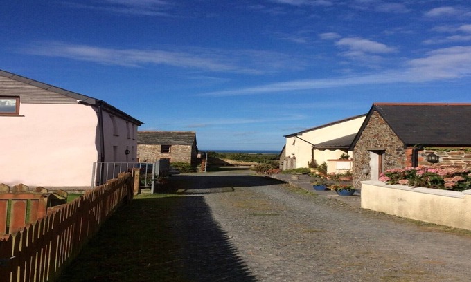 Widemouth Bay Maison | Cinq granges avec de superbes vues sur la côte et la mer, à moins d'un mille de la baie de Widemouth