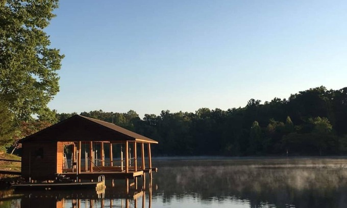 Gladehill Cabine | A unique compound of log homes on the Black Water at Smith Mountain Lake
