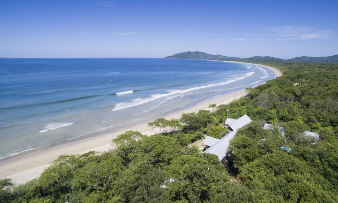 Playa Grande Maison | Cinq chalets, piscine et commodités au milieu d'une forêt en bord de mer.