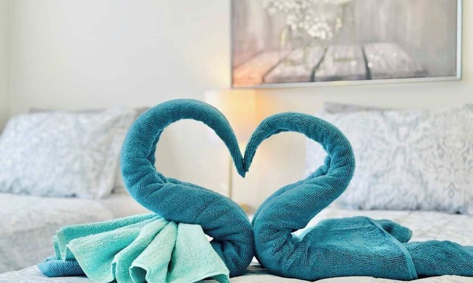 Reno Maison | Fiveplex Breing The Entire Team/12Bd 12Ba/Sleeps42/ 12 Queens & 12 Twins/ 6 Half