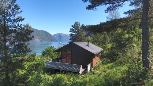 Kvinnherad Maison | Fjordhytte-3 in traumhafter Lage 100 Meter vom Hardangerfjord, Motorboot mietbar