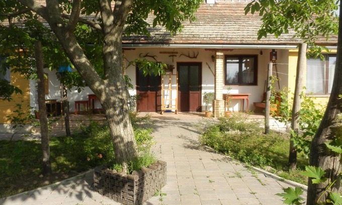 Tass Maison | Flóra Vendégház Tass