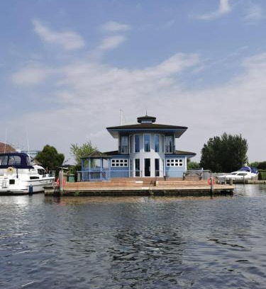 Brundall Maison | Flag House