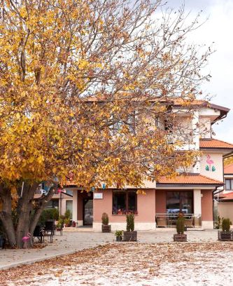 Parvenets Hôtel | Flamingo Plovdiv