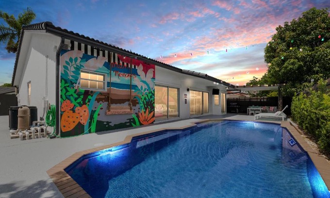 Richmond West Maison | Flamingo's Resort