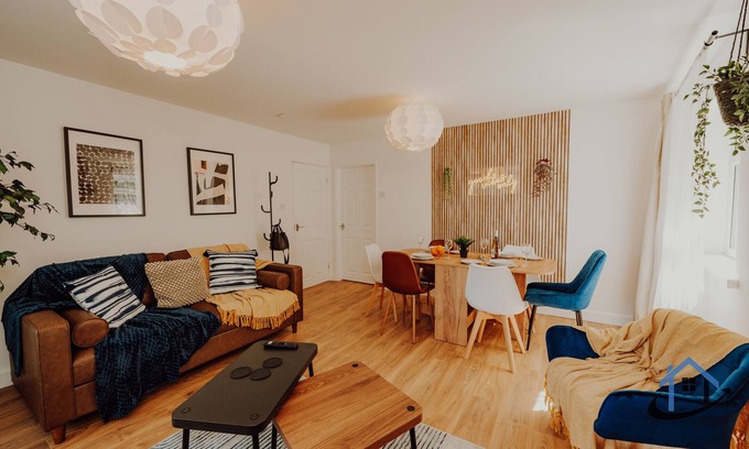 Cradley Appartement | FLAT 5 - Ground floor 2 bed apartment free parking sleeps 6