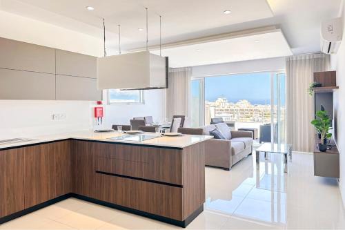 Mellieha Appartement | Flat 6 Mellieha Seaview & City view with Terrace, close to Beaches
