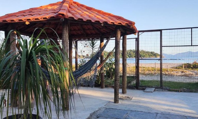 Mambucaba Appartement | Flat com portão na Praia