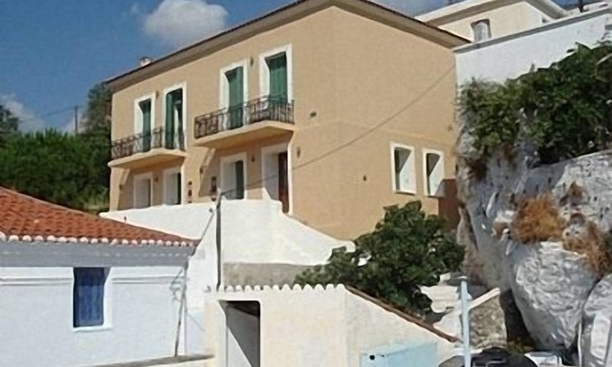Steniai Appartement | Appartement à Stenies près de la capitale d'Andros, Grèce, vue imprenable sur le village et la mer