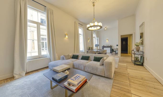 Ilot Sacre Appartement | Flat in the City Centre