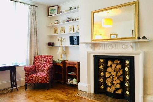 Wallingford Appartement | Flat - Sleeps 2 - Parking - Patio
