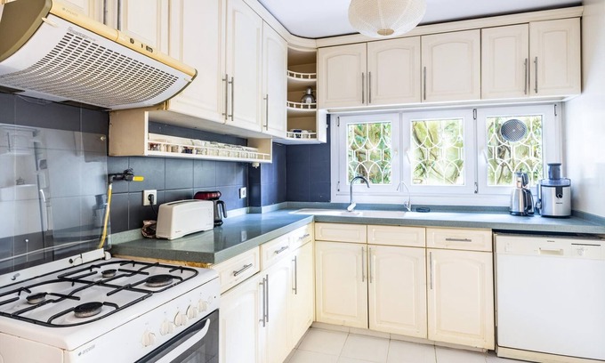 Arnavutkoy Appartement | Flat with Garden 10 min to Bebek Shore