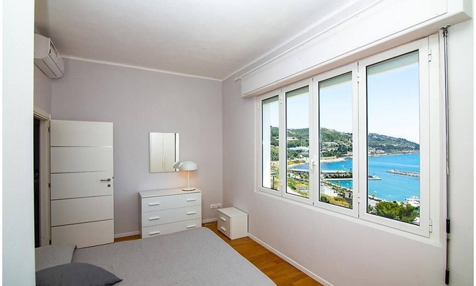 San Lorenzo al Mare Appartement | Flat with parking and lovely seaview terrace | V03