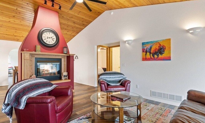 Woods Bay Maison | Flathead Lake Retreat-Walk to the lake!
