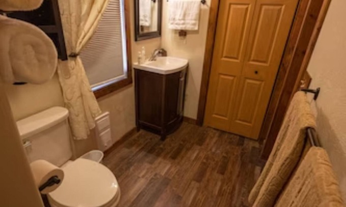 Woods Bay Cabine | Flathead Moose Getaway Cabin - 1 mile to a Flathead Lake Beach