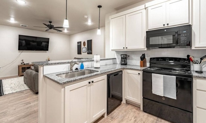Lubbock Maison | Flatland Retreat - 3BR/2BA - Brand New Home